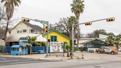 El Arroyo Signs : Funny Restaurant Signs in Austin, Texas